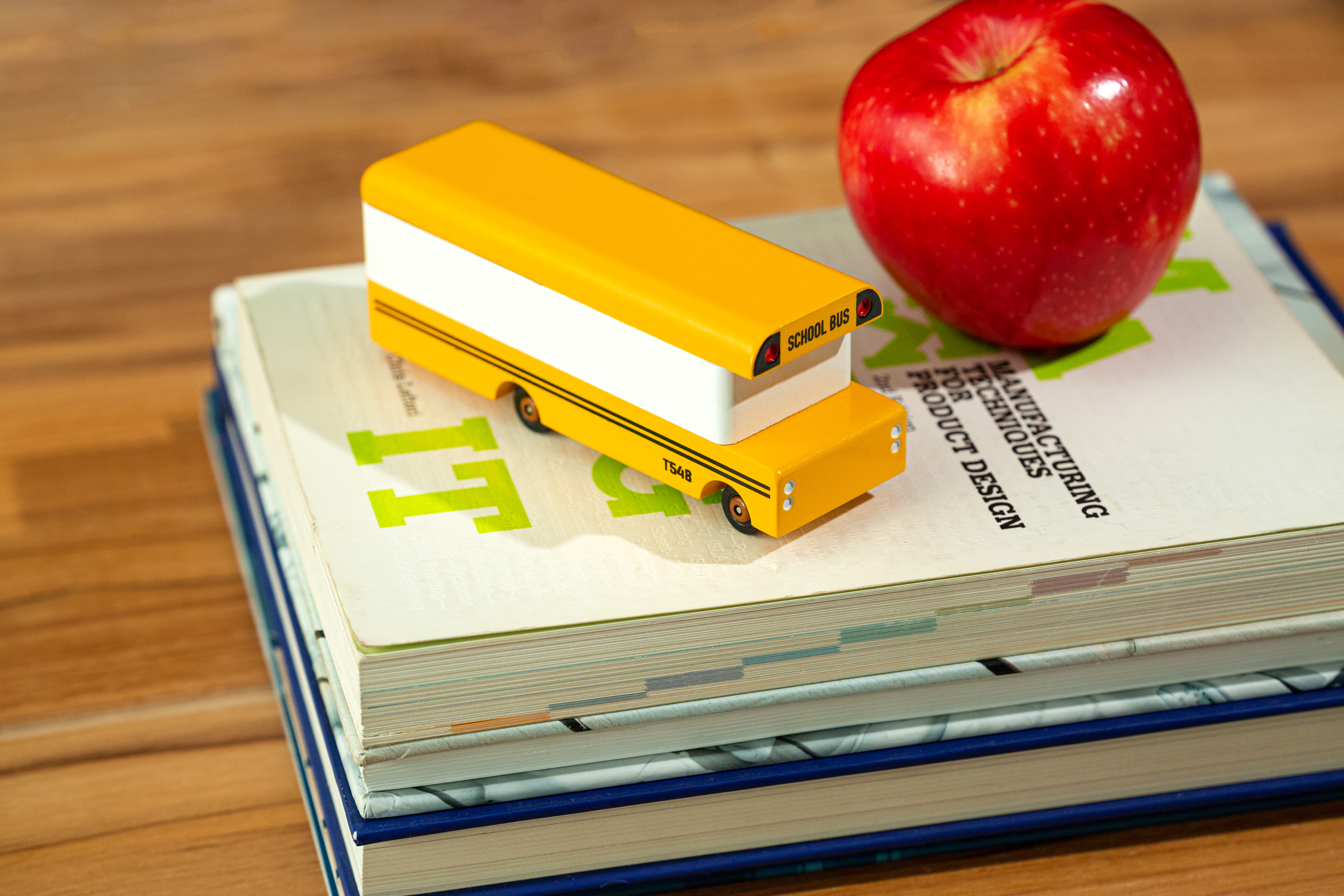 Candycar - Schoolbus Candycar - Schoolbus